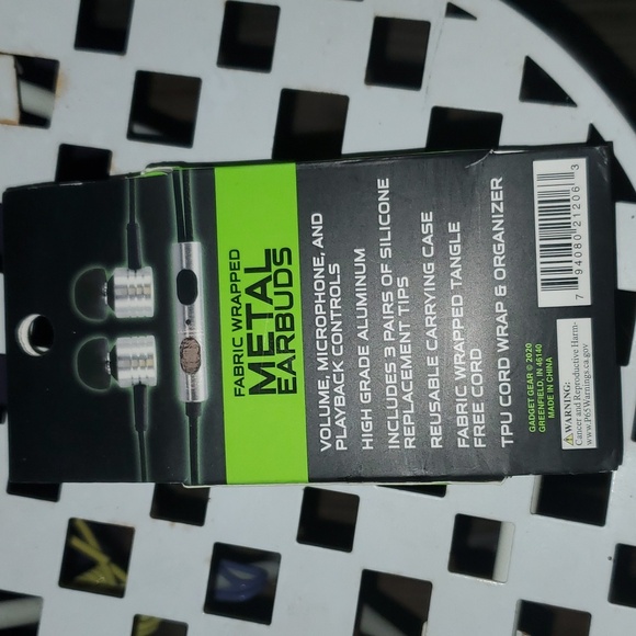 New Gadget Gear Elite Series Fabric Wrapped Metal Earbuds, Sound, Volume & Mic - Picture 2 of 4